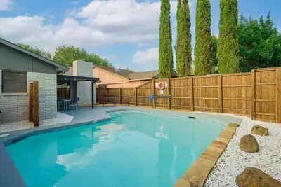 Image de Spacious Bright and Modern Home with Pool