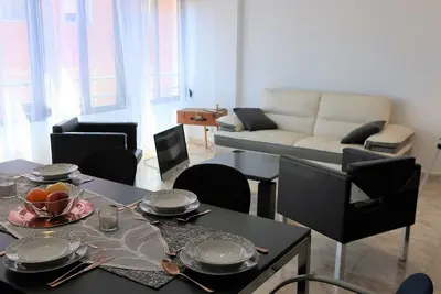 Image de Your central and comfortable 100 sqm flat in Valencia City. 10 Gigabit internet