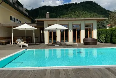 Image de Country house with beautiful garden, pool and leisure facilities for up to 12 guests