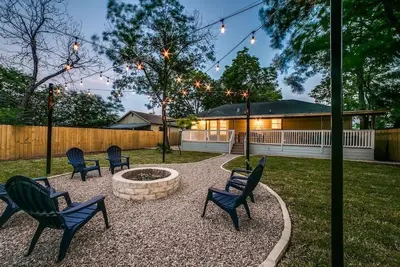 Image de New! Lone Star Retreat, Remodeled Downtown Home