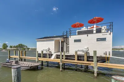 Image de Cass-Away Luxury Houseboat