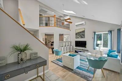 Image de Luxurious Villa with pool spa arcade room and more