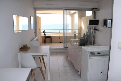 Image de Studio Terrasse, Piscine et parking privé - Vue mer et port