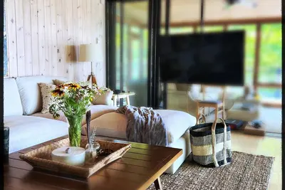 Image de Lake Rosseau Cottage on private 100 acres with 1550ft of shoreline