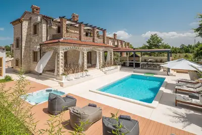 Image de Superbe maison à Cabrunici avec sauna