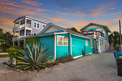 Image de Private Pool/Spa-Almost beachfront, Amazing Gulf Views, walk to Bridge St.