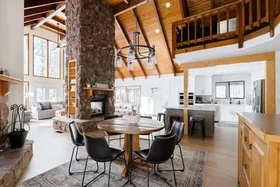 Image de Luxury Cabin, Game Room, Firepit, Deck w\/Mtn View, Trailer Parking & Family Time
