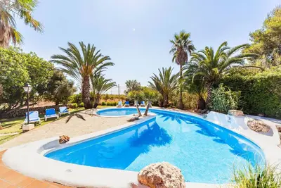 Image de Superbe maison de campagne \"Finca Sanau\" près de la plage avec vue sur la mer, piscine extérieure, climatisation, Wi-Fi, jardin, balcon et terrasse ; parking disponible.
