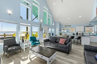 Image de Beachfront 5br | Hot Tub, Game Room & Lift