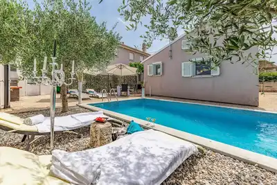 Image de Superbe maison à Sisan avec WiFi