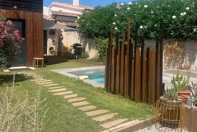 Image de Villa proche mer avec piscine privative.