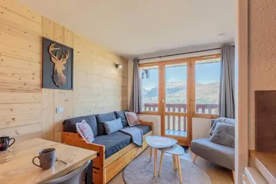 Image de 300m du centre station, 3ème étage, vue montagne, balcon, télévision, casier à ski, 27m²