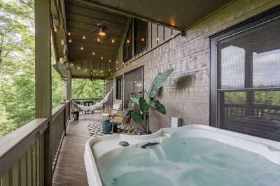 Image de Luxury Retreat: Amazing Mountain Views + Hot Tub