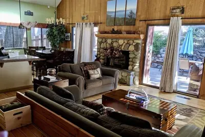 Image de Quiet & Large house - Hot Tub, Pool table, Fast WiFi, Ev charger -  close to all