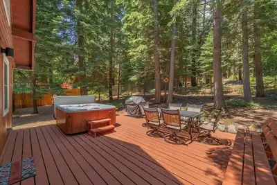 Image de Hillside Hideway in Carnelian Bay Hot tub, Walk to beach