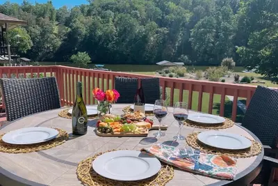 Image de Lakefront Home w/ Private Dock & Mtb Trails Minutes from Bentonville