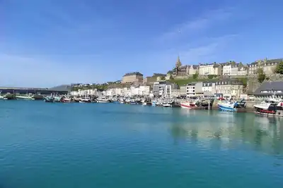 Image de Studio avec vue sur mer à Granville. Plage à 3minutes à pied.