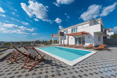 Image de Superbe villa de 4 chambres pour 8 personnes avec piscine chauffée près de Zadar