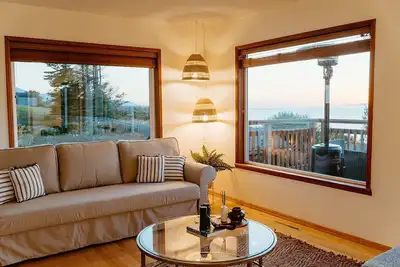 Image de Serene Ocean View, Waterfront Cottage Near Olympic National Pk