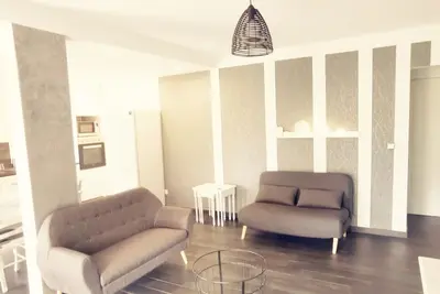 3-room apartment of 80 m2 in a villa with 70 m2 of terrace / garden + jacuzzi