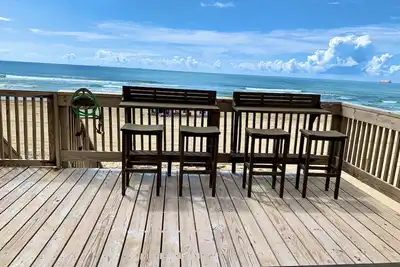 Image de Z Oceanfront offers direct access and excellent view of the ocean!