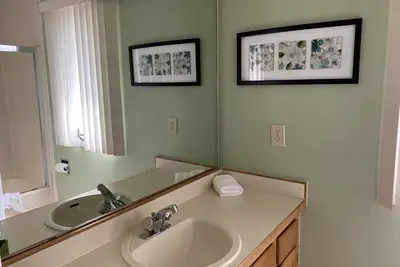 Image de Osage Vista Spacious Two Bedroom 2 bath Floor Plan with a great Lake View.