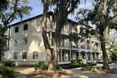 Image de Luxury Condo at Village Pier, King Bed, Full Kitchen, Polaris Ranger for Rent
