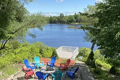 Image de Lakefront Luxury Escape! Hot Tub Fire Pit Fireplaces Billiard Private Dock