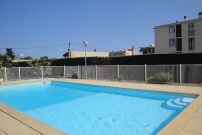 Image de Résidence avec piscine et place de parking privé!