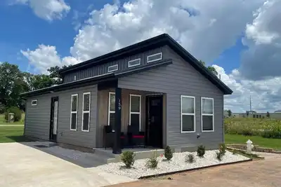 Image de Tiny Home near Mtb Trails, Wal-Mart Hq, Sleeps 6