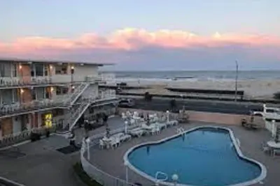 Image de Two Bedroom Beachfront Ocean View, Pool and parking.