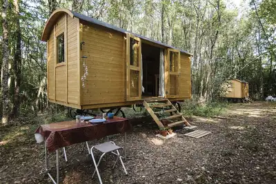Image de Lovely 2-Bed shepherds hut in a Forest
