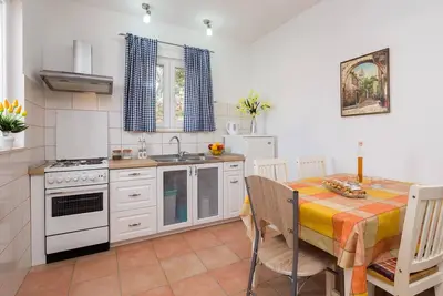 A2 - Modern apartment with garden, 80m from beach