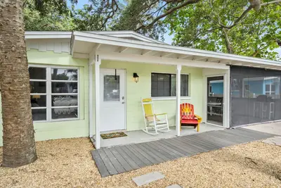 Image de House in Downtown Cocoa Beach.