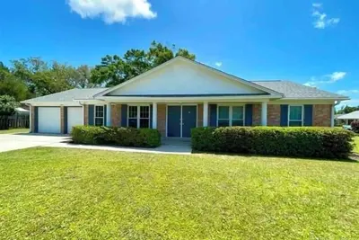 Image de Great home is just few miles to Pensacola Beach! !