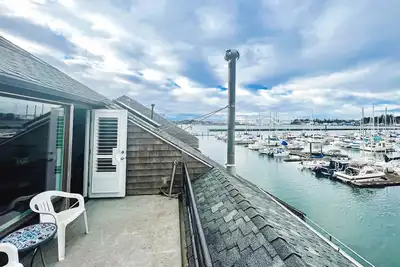 Image de Second Floor Condo with Marina View, High-Speed WiFi, Water View, and Balcony