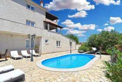 Image de House 2101/39271 (Istria - Pula), 2000m from the beach