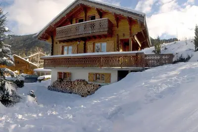 Image de Chalet 3 chambres calme, poĂŞle Ă bois, proche piste et village, 6/8 pers, garage et parking