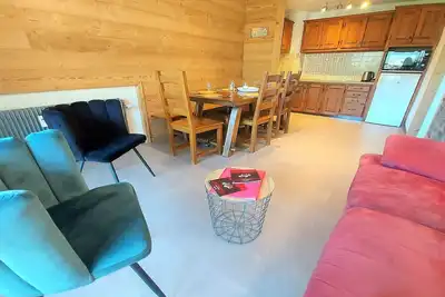 Image de Appartement rénové avec mezzanine et balcon au cœur de Samoëns, idéal pour famille nombreuse