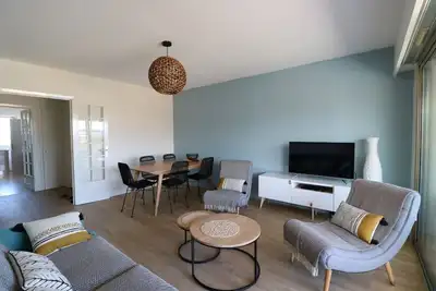 Image de Bel appartement avec balcon vue mer.