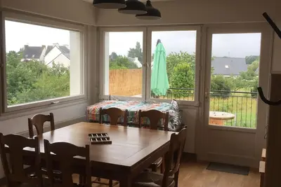 Image de Appartement 6 personnes, 85m2 avec terrasse, coeur de bourg Ă 10mm de la plage