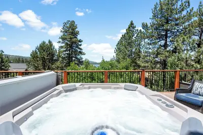 Image de Winterfell Lodge Hot Tub. Lv2 Ev charger/ 5 Star! Family Friendly! Game Room!