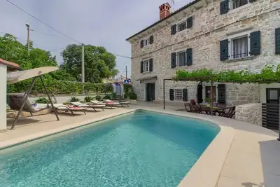 Image de Maison de vacances Poreč pour 1 - 8 personnes avec 4 chambres à coucher - Maison de vacances