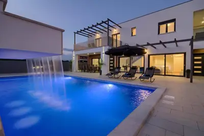 Image de Maison de vacances Pula pour 1 - 14 personnes avec 6 chambres à coucher - Maison de vacances