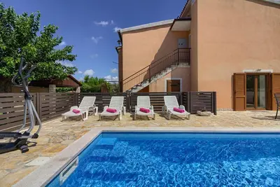 Image de Maison de vacances Vodnjan pour 1 - 5 personnes avec 2 chambres à coucher - Maison de vacances