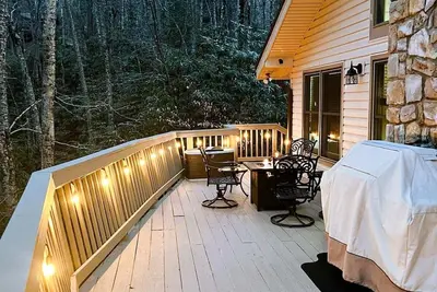 Image de Family-Friendly 4br Home | Game Room + Fireplace
