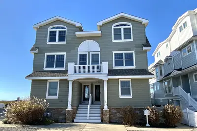 Image de Bayfront Seasonal Townhome. 5 Bedrooms, 3 full baths and 1 half bath.