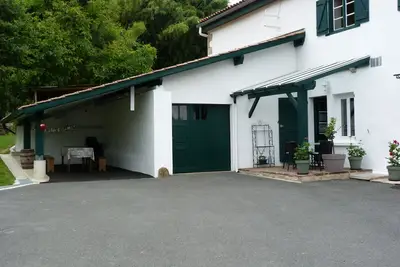Image de Appartement de 50 m² rénové dans maison Basque