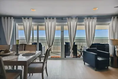 Image de Oceanfront Bliss 4br Beach Condo Summer Sale!