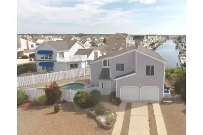 Image de Catch the \"Shore Thing\" in Beach Haven West